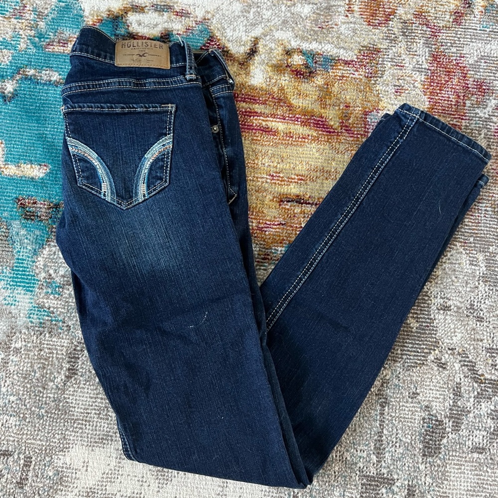Hollister women’s dark wash straight skinny Jean size 1 w25 EUC